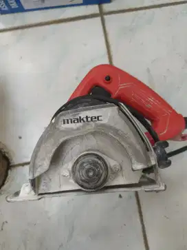 Mesin potong granit