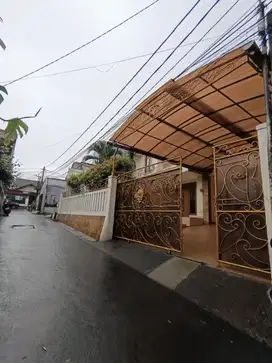 Rumah mewah swimming pool Jagakarsa Jaksel