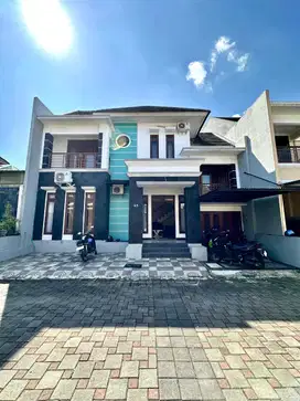 RUMAH MEWAH 2 LANTAI FULL FURNISHED DALAM PERUMAHAN ELITE DEKAT TUGU