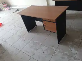 Meja office kantor tdk jadi pakai