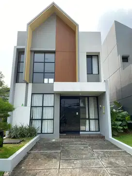 Rumah 2 lantai siap huni lokasi strategis nyaman dan damai SHM