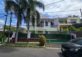 BELI RUMAH BONUS TANAH SELUAS 126M2, RUMAH TOSIGA KEBON JERUK FURNISH