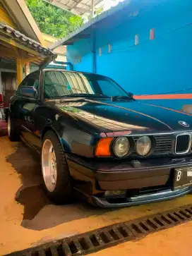 DIJUAL BMW 5SERIES E34 535i 1989