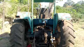 Traktor New Holland 6640