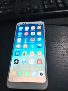 Redmi 5 plus mulus 4/64 Gb