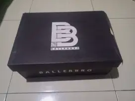 Sepatu Basket Ballerbro BB Speed Up warna putih hitam Black shade