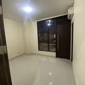 Rumah Bagus 2 Lt Di Jl Utama Cluster Cosmo Estate Lippo Cikarang