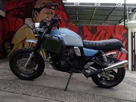 Dijual Motor Suzuki GSX  750 PW Warna Putih tahun 2010