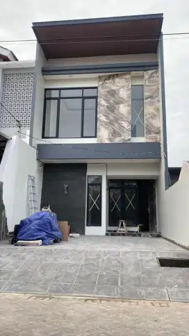 RUMAH RUNGKUT MAPAN BARU GRESS 2 LANTAI, DEKAT AKSES TOLL