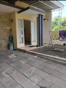 RUMAH 1,5 LANTAI DI SEMANGGI WONOREJO, SIAP HUNI
