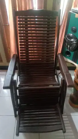 Kursi goyang kayu jati
