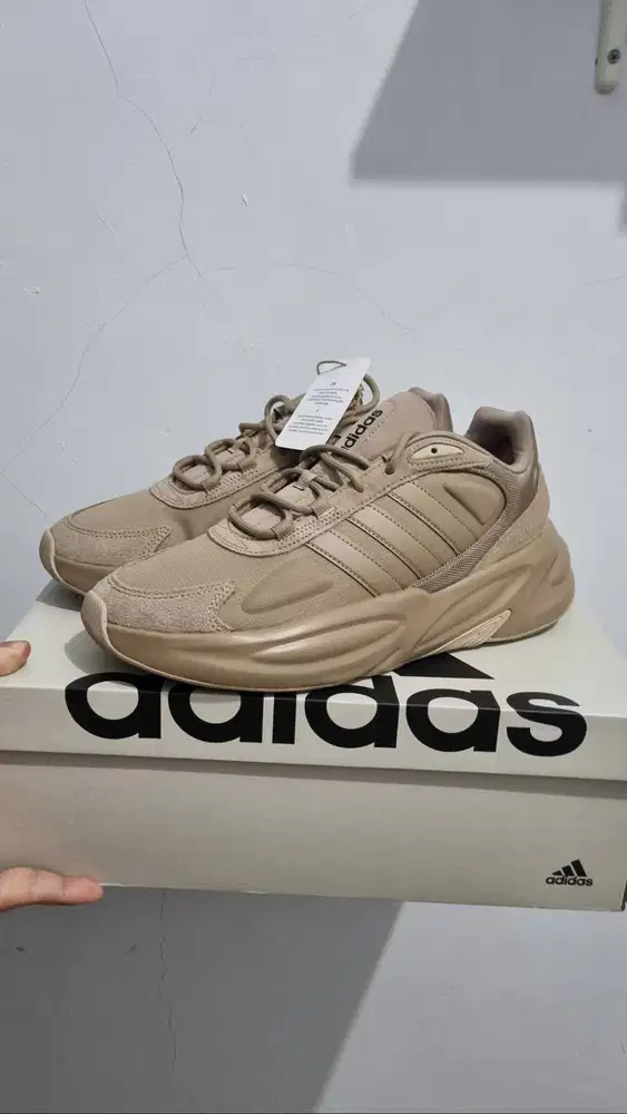 Sepatu Adidas Ozelle ukuran 43 like new