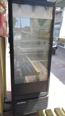 Jual Showcase Modena seken