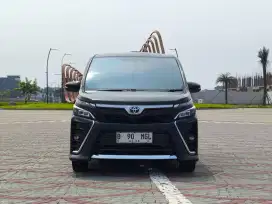Toyota Voxy 2.0 at 2017