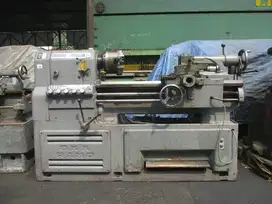 MESIN BUBUT/LATHE MACHINE