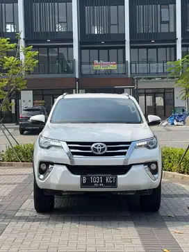 TOYOTA FORTUNER VRZ 2.4 AT 2018 PUTIH