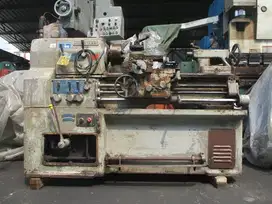 MESIN BUBUT/LATHE MACHINE