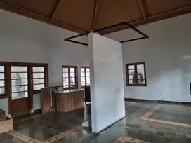 Dijual bangunan cafe ruang usaha sayap Cipaganti