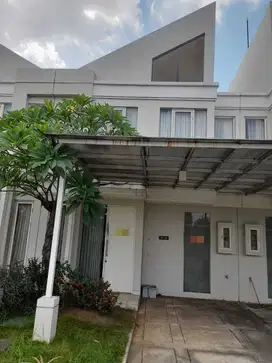 Hunia Rumah Dua Lantai di Kawasan Grand Pakuwon Surabaya