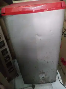 Kulkas sanyo 1 pintu kondisi bagus dan dingin