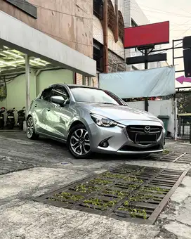 DIJUAL MAZDA 2 R 2016 SKYACTIVE SILVER TANGAN PERTAMA