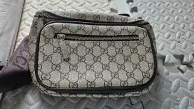 Tas slempang waist bag merek gucci mulus seperti baru