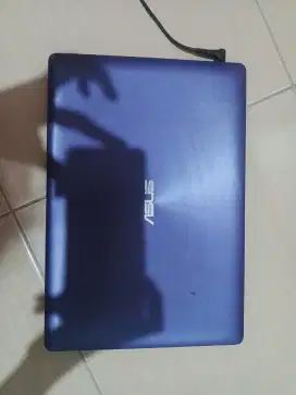 Laptop asus ungu