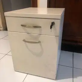 Drawer nakas kantor lemari meja 2 pintu good condition