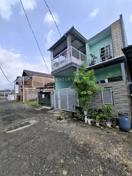 Rumah Dekat Jalan Raya Di Komplek Kehutanan Rasamala Ciomas