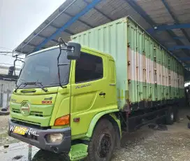 Hino Lohan 500 FL 260 JW Tronton 6×2 Box 9.8mtr Fullors Bio Solar Fuso