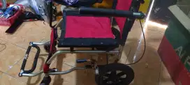 Kursi roda almunium kaiyang masih bagus