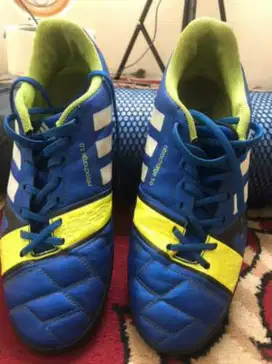 Sepatu futsal adidas ori ukuran 42