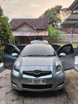 Yaris Bakpau tipe E 2011 silver metalik