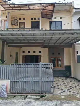 Rumah 2 Lantai Siap Huni di Cibinong