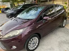 Ford Fiesta - Ungu Metalik