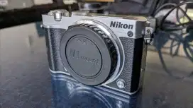 Nikon 1 J5, Kamera Mirrorless + Lensa