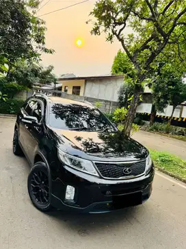 Kia Sorento 2.2 CRDI Turbo Diesel Panoramic, LowKM Siap pakai