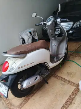 Scoopy 2024  masih mulus km 4,130  pemakaian cewe