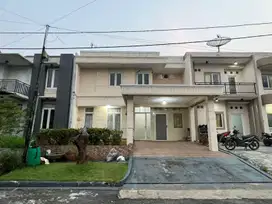 Sewa Rumah Besar 4 Kamar Meadow Green Furnish, Lippo Cikarang, Bekasi