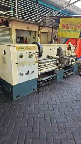 Mesin bubut SAXON 6266 X 2000 MM