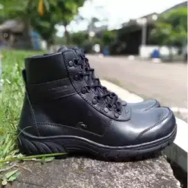 Safety boots Sepatu Safety Pria bahan kulit asli - Black/Hitam -