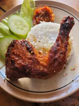 Pegawai fnb booth ayam bakar