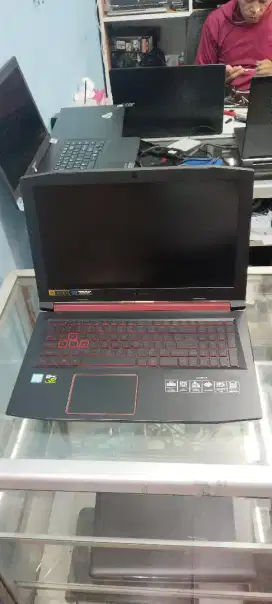 ACER NITRO 5 AN515-5 i7-8750H/16gb/256gb/GTX 1040 4GB/Layar 15,6 inch