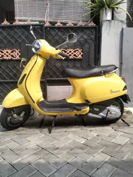 Vespa LX iget 2021 kuning kondisi tinggal gas
