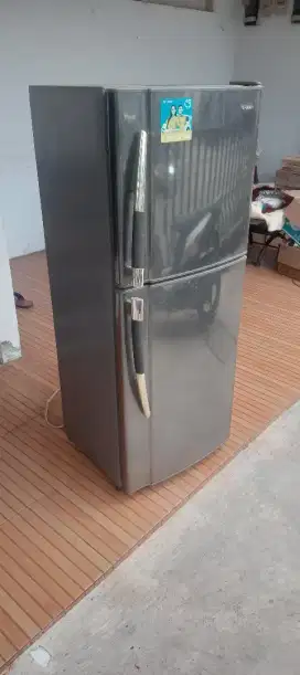 Dijual kulkas sharp samurai 2 pintu