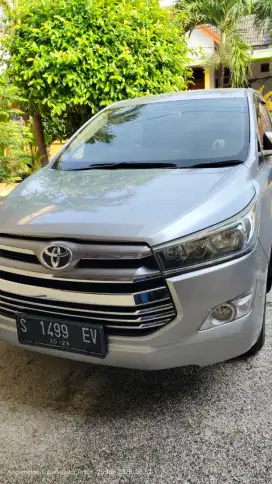 Di jual mobil Toyota Innova