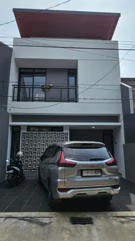 DISEWAKAN RUMAH BARU 2 LANTAI MARGAHAYU METRO BANDUNG