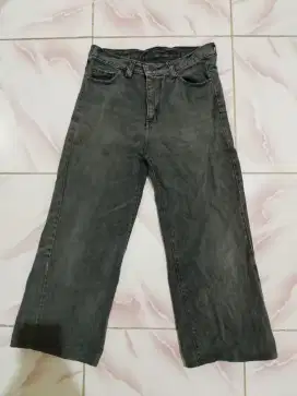 Celana levis size 28