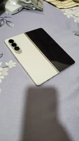 Galaxy fold 4 ada minus