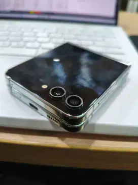 Samsung Z Flip 5 256GB second